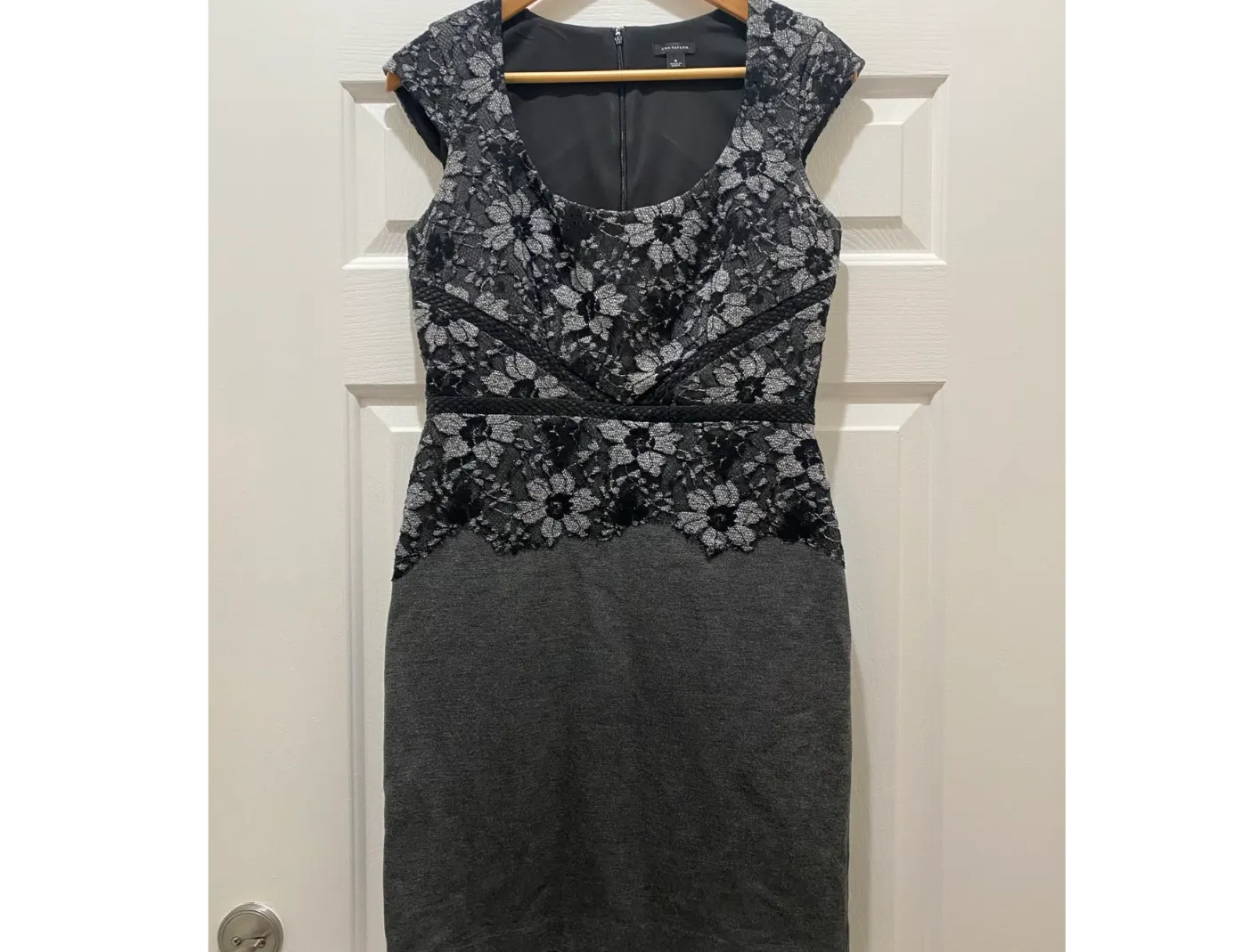 Ann Taylor Petite Dress Sleeveless Floral Lace Scoop Neck, Size 4 P