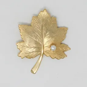 Brooch / Pin, Sarah Coventry, Maple Leaf with Faux Pearl, Gold Tone, Vintage