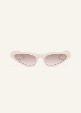 Pointed cat-eye sunglasses in pink